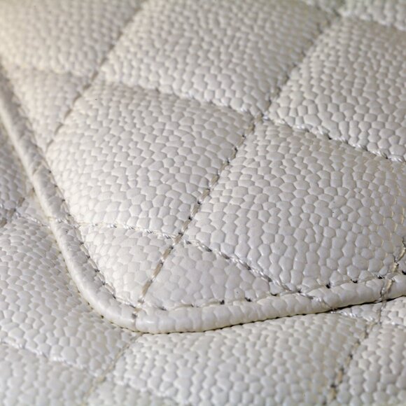 Chanel Quilted White Caviar Pick Me Up Vanity Case Gorgeous Condition! - Picture 4 of 11